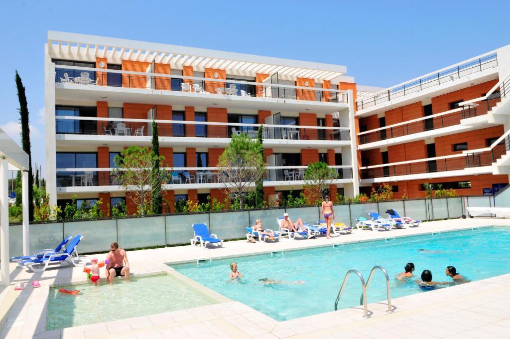 Residence Goelia Royal Cap 빌뇌브루베 외부 사진